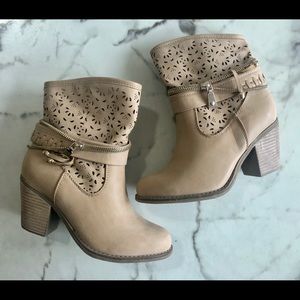 Western booties with cutouts & zippers size 6 NEW